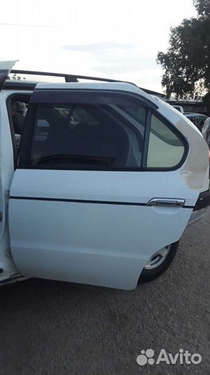 Дверь задняя левая Nissan R.nessa