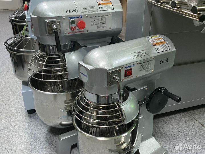 Миксер, взбивальная машина на 10Л /220 новый