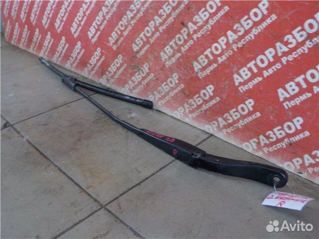 Поводок дворника передний правый Renault Logan 2