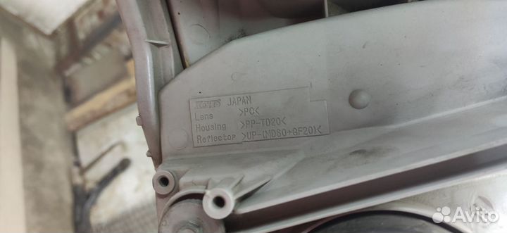 Фара передняя левая Toyota Hiace H200 2010-2014