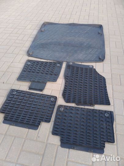 Автомобильные резиновые коврики