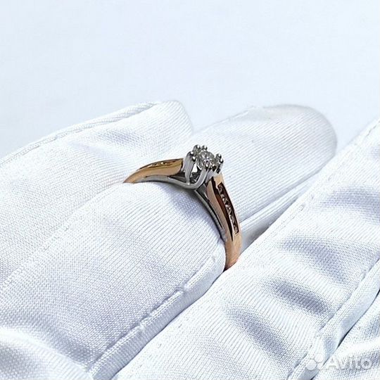 Золотое кольцо с бриллиантом 16,5р