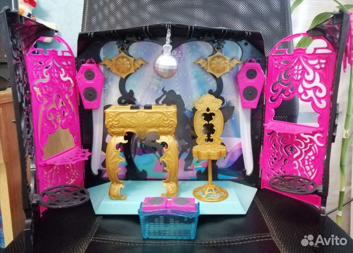 Мебель и куклы monster high