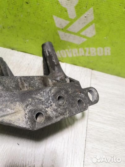 Кронштейн двигателя правый Опель Астра Джи 98-05