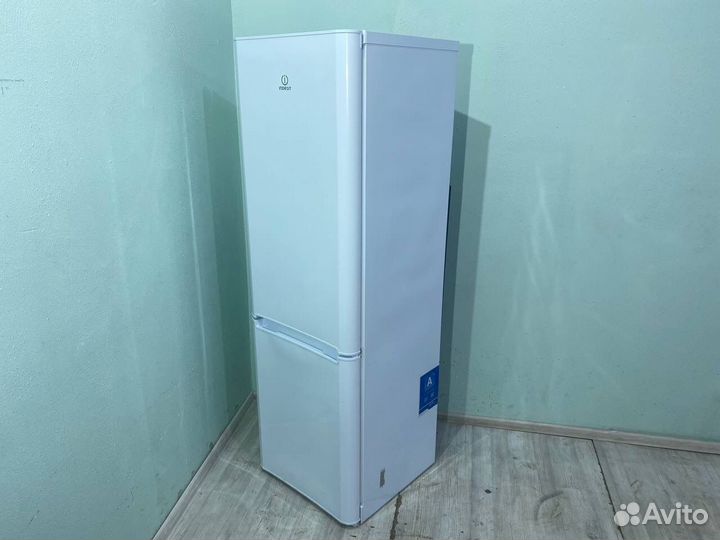 Холодильник Indesit