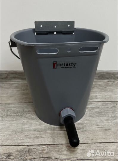 Ведро для выпойки телят
