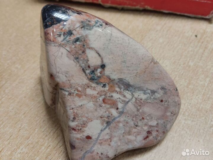 Камень яшма