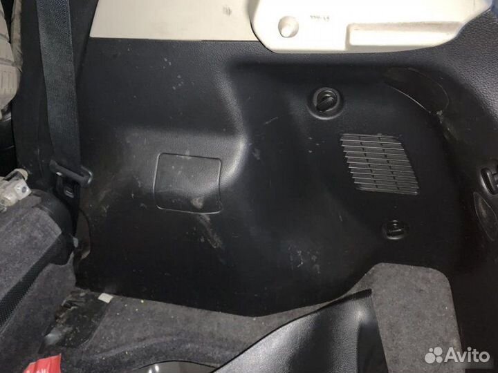 Обшивки багажника левые Nissan Tiida