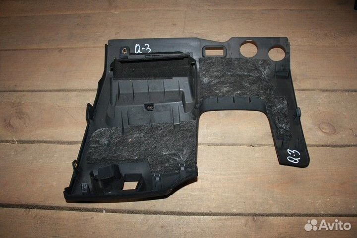 Кожух рулевой колонки (нижний) audi Q3 2011-2014