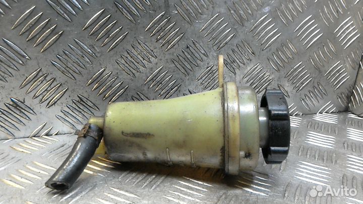 Бачок гидроусилителя руля на Ford Focus 2