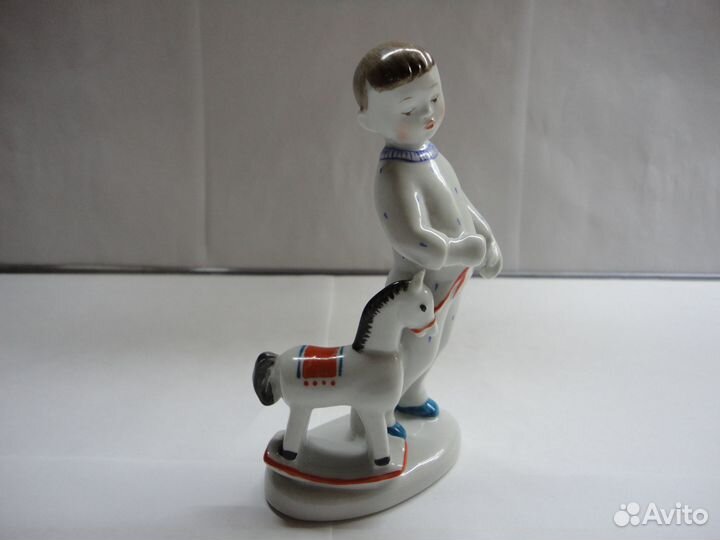 Фарфоровая статуэтка Мальчик с лошадкой(лфз) 1958г
