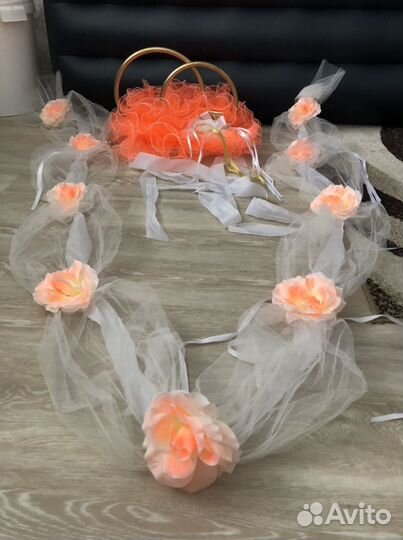 Свадебное украшение на машину