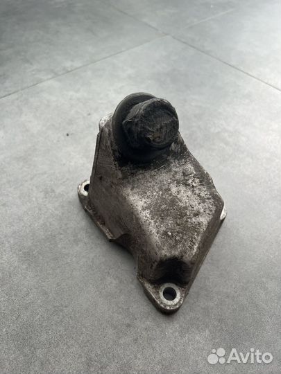 Кронштейн двигателя левый audi a6 c4