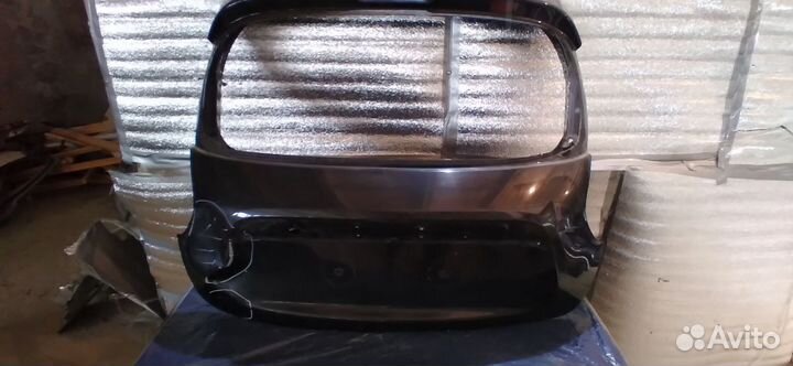 Дверь багажника Nissan Juke 2011- K0100BV8BA