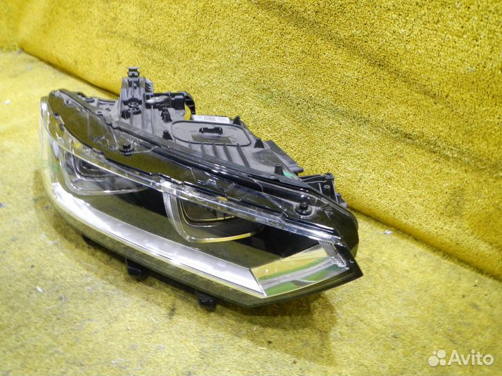 Фара правая Volkswagen Passat