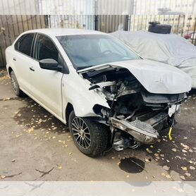 Volkswagen Polo 1.6 MT, 2018, битый, 390 000 км