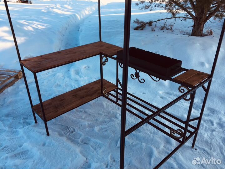 Мангальная зона с навесом