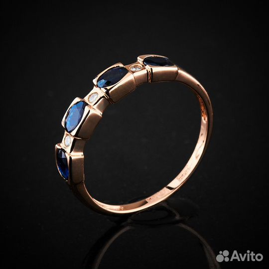 Кольцо из красного золота с сапфирами и бриллианта