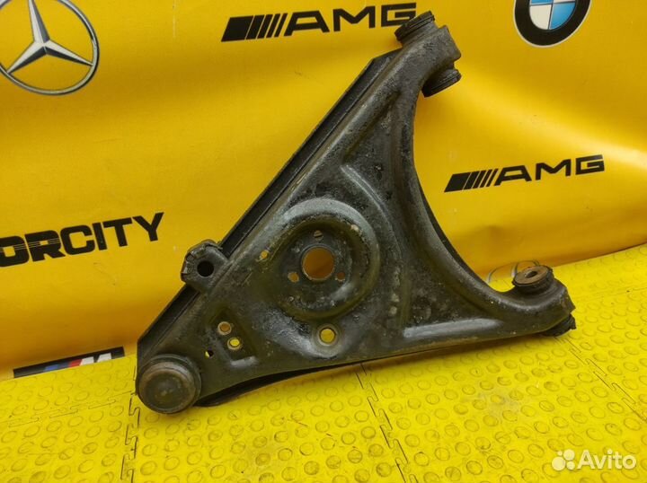 Рычаг передний левый Mercedes-Benz C107 M117.982