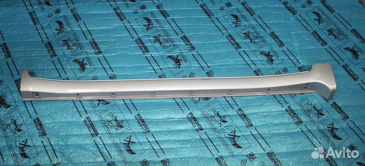 Накладка порога Land Cruiser 200 правая серебро