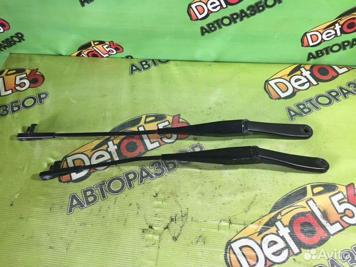 Поводок дворника передний Opel Astra H