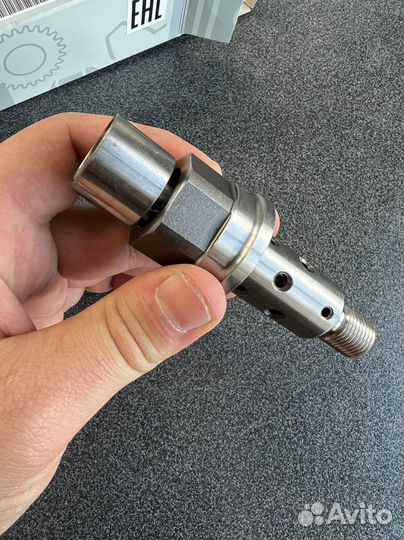 Клапан муфты распредвала болт A2710500171 новый