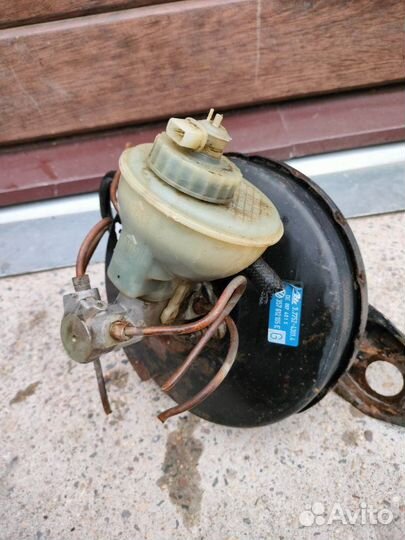 Вакуумный усилитель тормозов Volkswagen Passat B 4