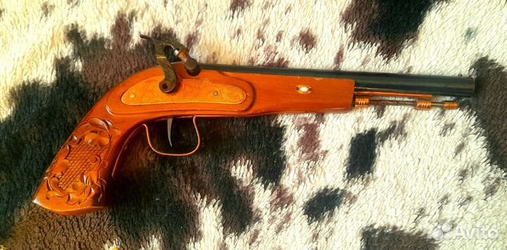 Декоративный старинный пистолет