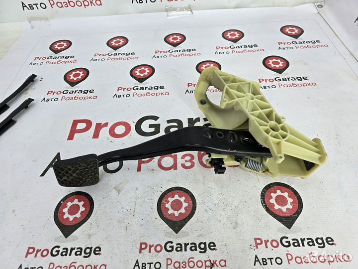 Педаль тормоза BMW 5 F10 F11 F07 F18 бмв