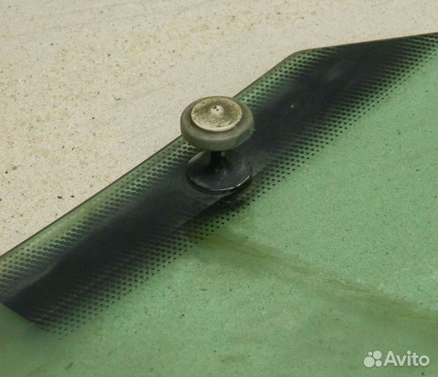 Стекло двери передней правой Audi 80 B3