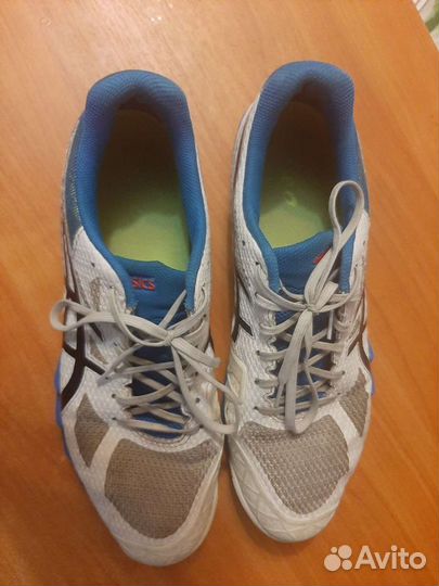 Волейбольные кроссовки asics