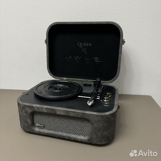 Виниловый проигрыватель Queen