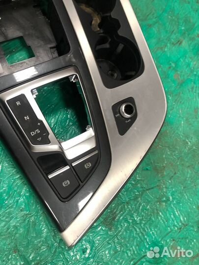 Накладка центральной консоли Audi Q7 4m