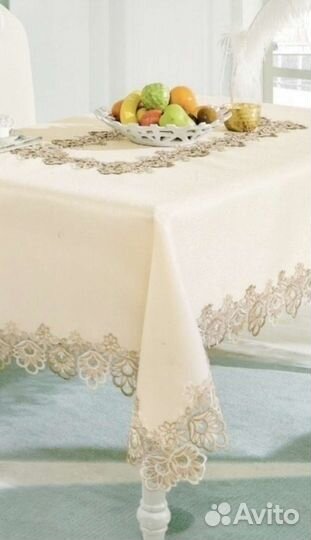 Скатерть с кружевом