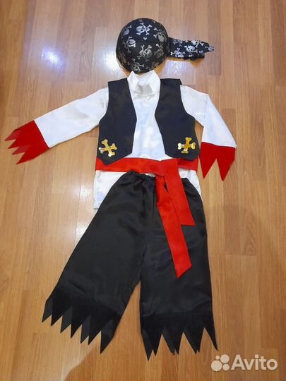 Новогодний костюм пирата