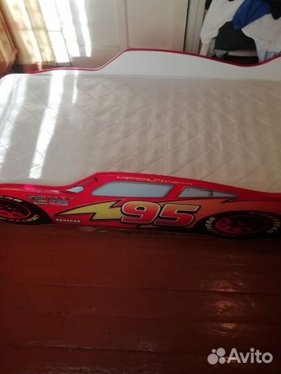 Кровать машина для мальчика с матрасом