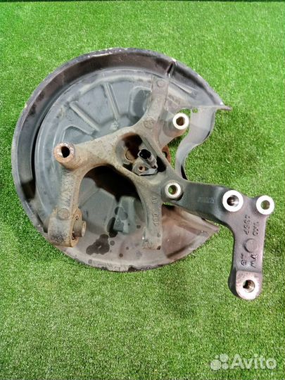 Цапфа задняя левая Volkswagen Golf 5 BWA (2.0T)