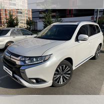 Mitsubishi Outlander 2.0 CVT, 2022, 9 000 км, с пробегом, цена 2 590 000 руб.