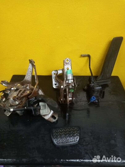 Комплект педалей от Grs180, 06г crown