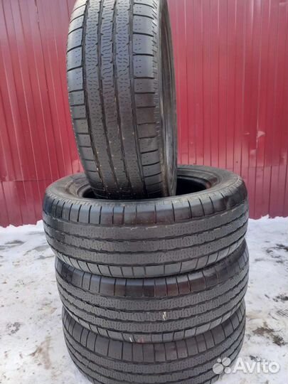 Kumho Cargomate 854 235/60 R17
