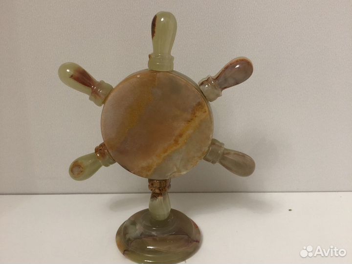 Настольные часы из оникса