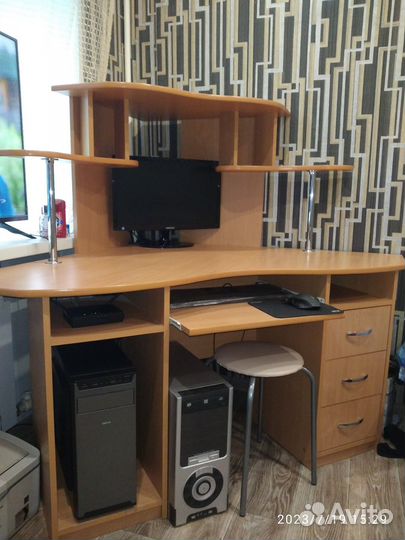 Компьютерный стол