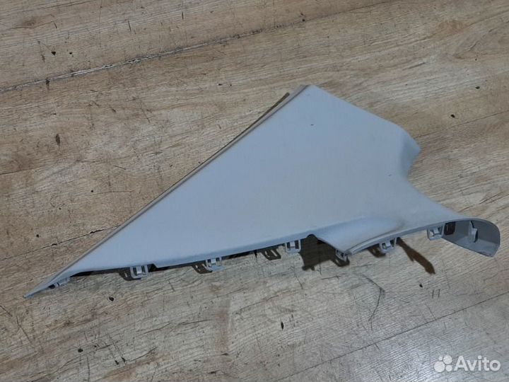 Обшивка стойки задняя левая Skoda Octavia A7