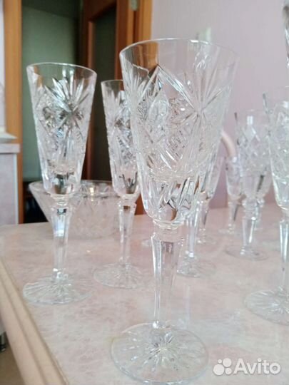Хрустальные фужеры, салатник, вазы
