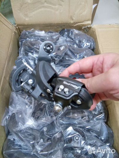 Переключатель скоростей задний Shimano под болт