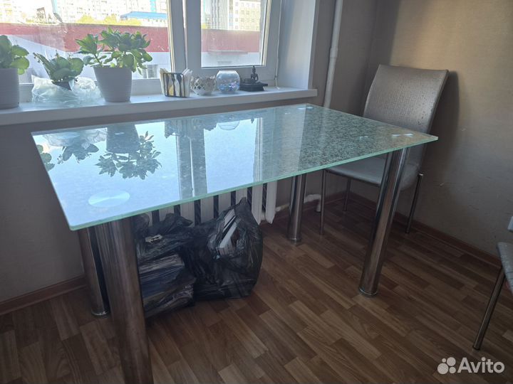 Кухонный стол