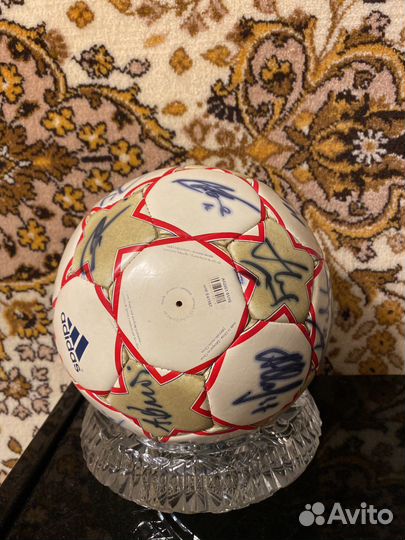 Вещи знаменитостей, автографы, футбольный мяч