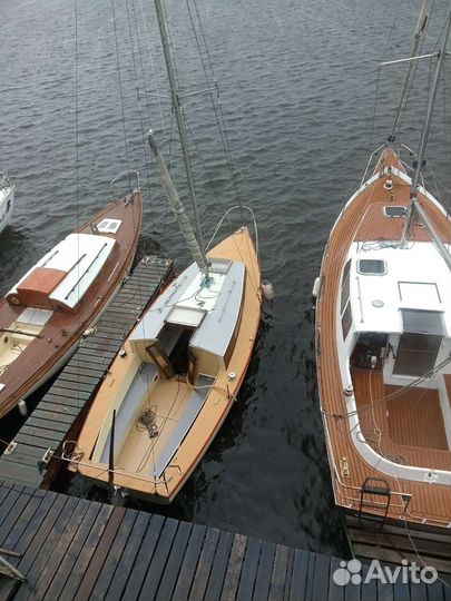 Парусная яхта. Крейсерский швертбот