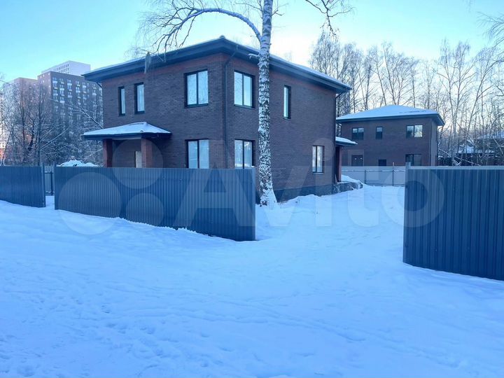 Коттедж 211,9 м² на участке 6,5 сот.