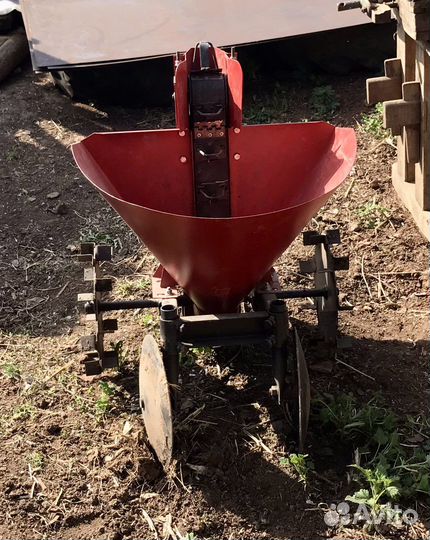 Картофелесажалка для мотоблока